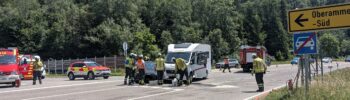 Verkehrsunfall, Person eingeklemmt – B23, Ausfahrt Oberammergau-Süd